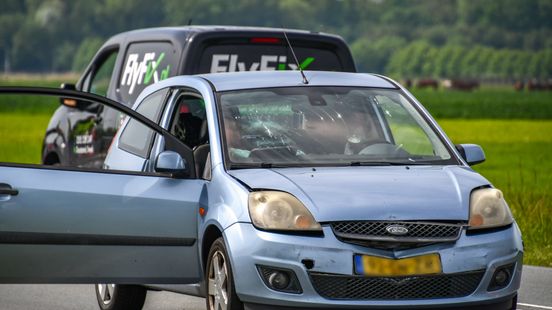Ongeluk tussen auto's op Brédyk bij Jelsum: één persoon opgevangen door ambulance Nieuws