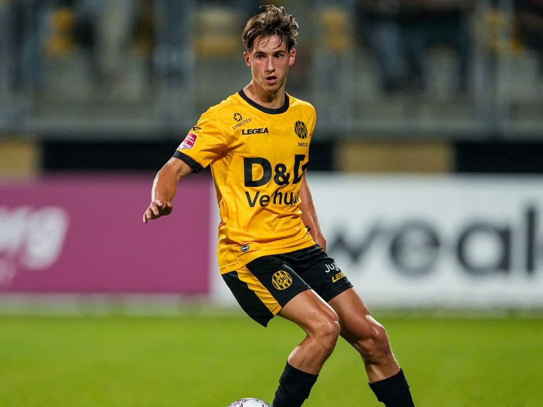 Lennard Hartjes in het shirt van Roda JC