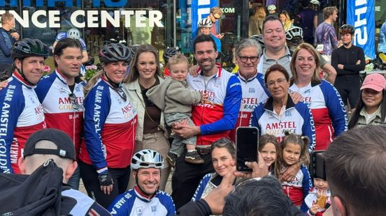 Toerversie Amstel Gold Race in volle gang: afscheidnemende Van Vliet rijdt met dochters Nieuws