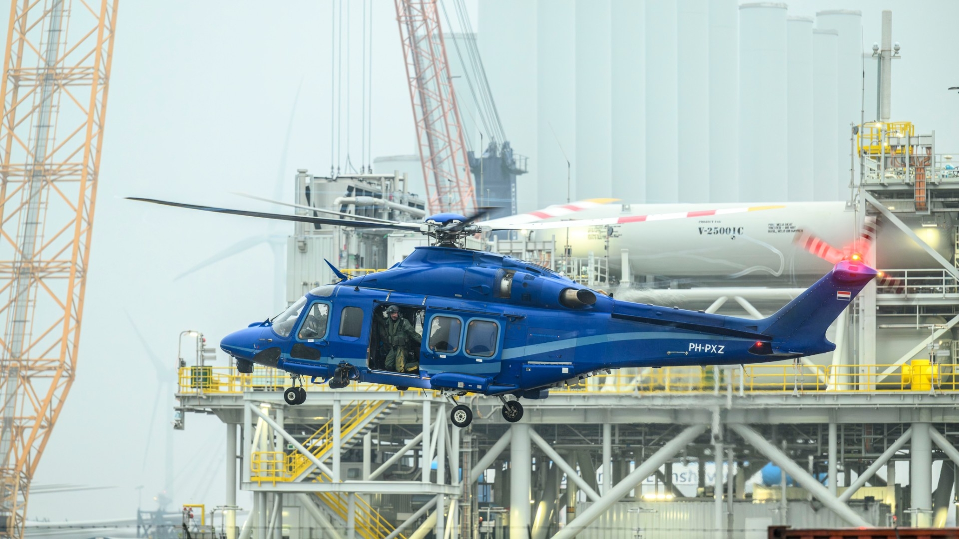 Defensie en hulpdiensten oefenen kaping van veerboot Borkumlijn in Eemshaven