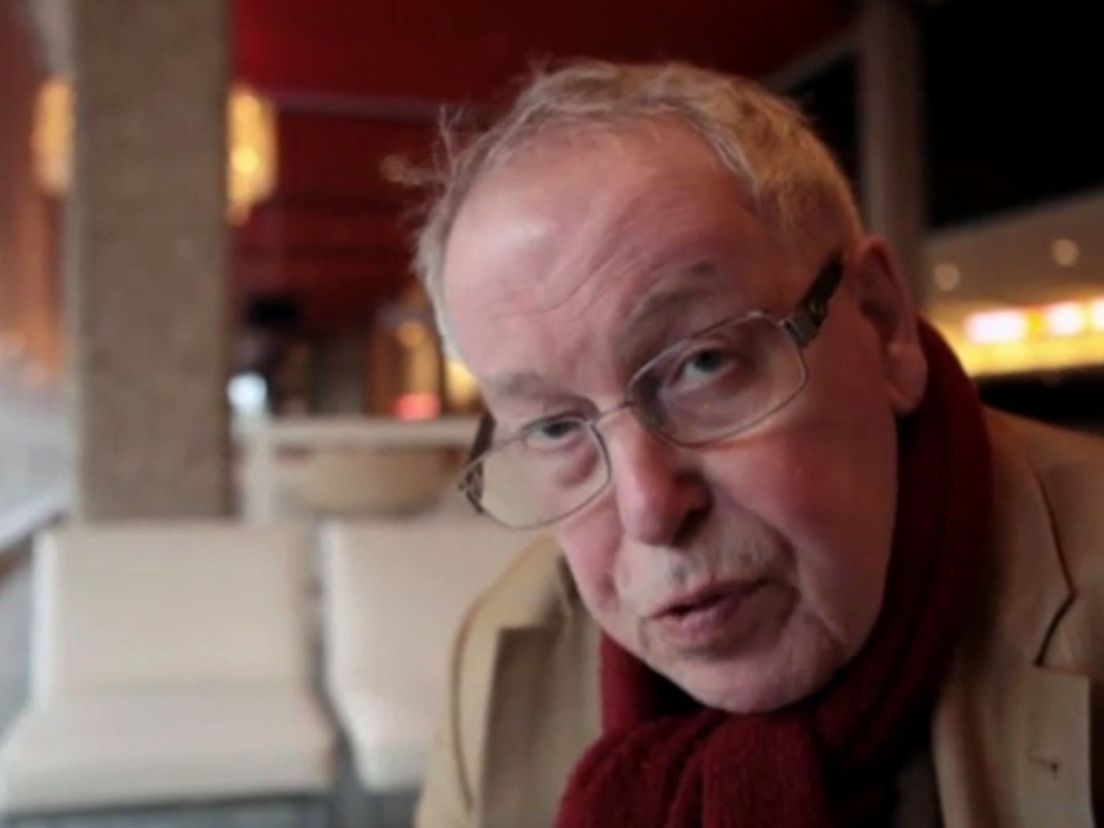Martin Mooij in een door RTV Rijnmond uitgezonden reportage over schrijver Bob den Uyl