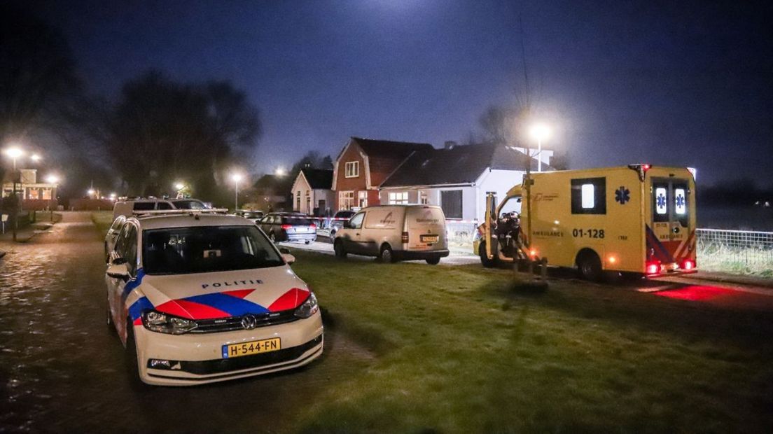 Politie en ambulance waren ter plaatse bij de woning in Foxhol