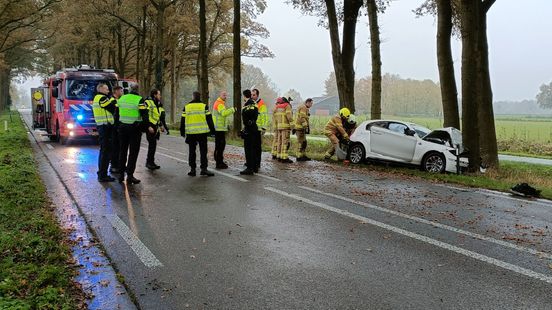 Gewonden bij frontale botsing • tasjesdief gefilmd. Gewonden bij frontale botsing • tasjesdief gefilmd.