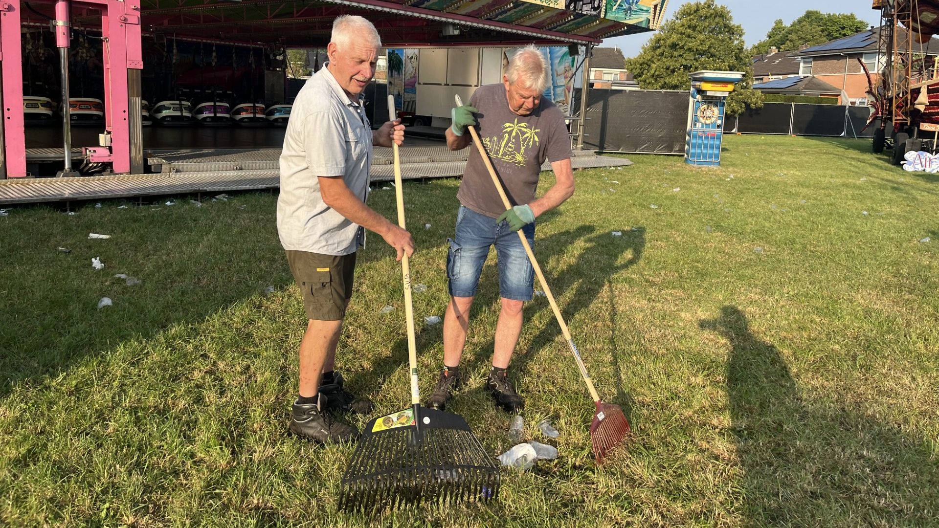 De mannen maken alles weer spic en span