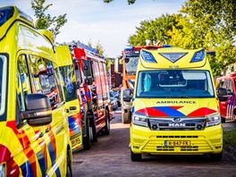 Shovel rijdt tegen woning aan in Schoonebeek, bewoner gewond