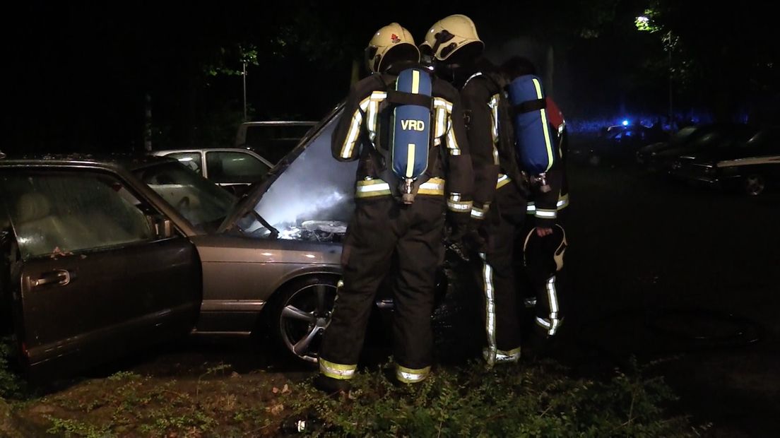 De auto waarin de brand woedde (Rechten: Van Oost Media)