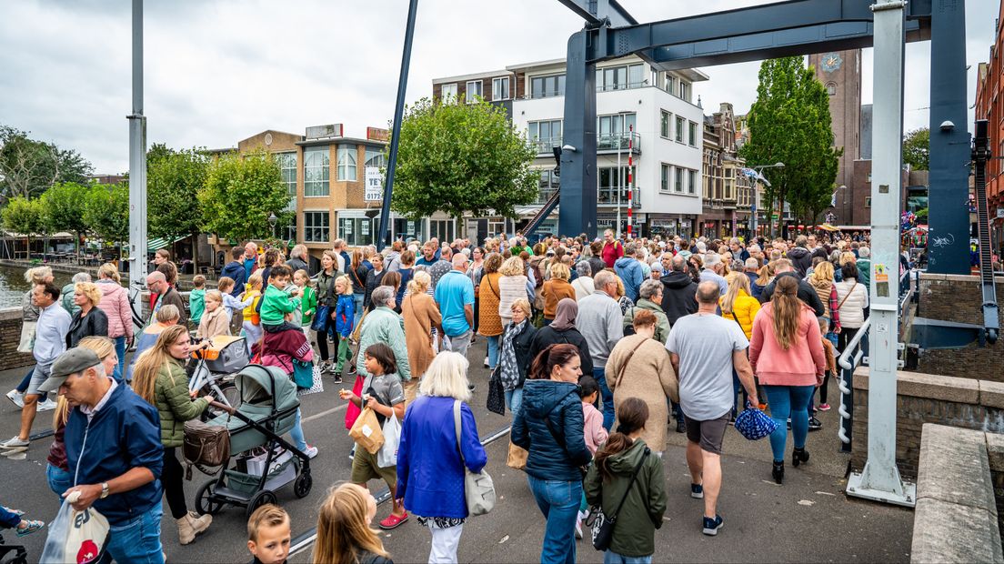 De Alphensebrug, midden in het stadshart