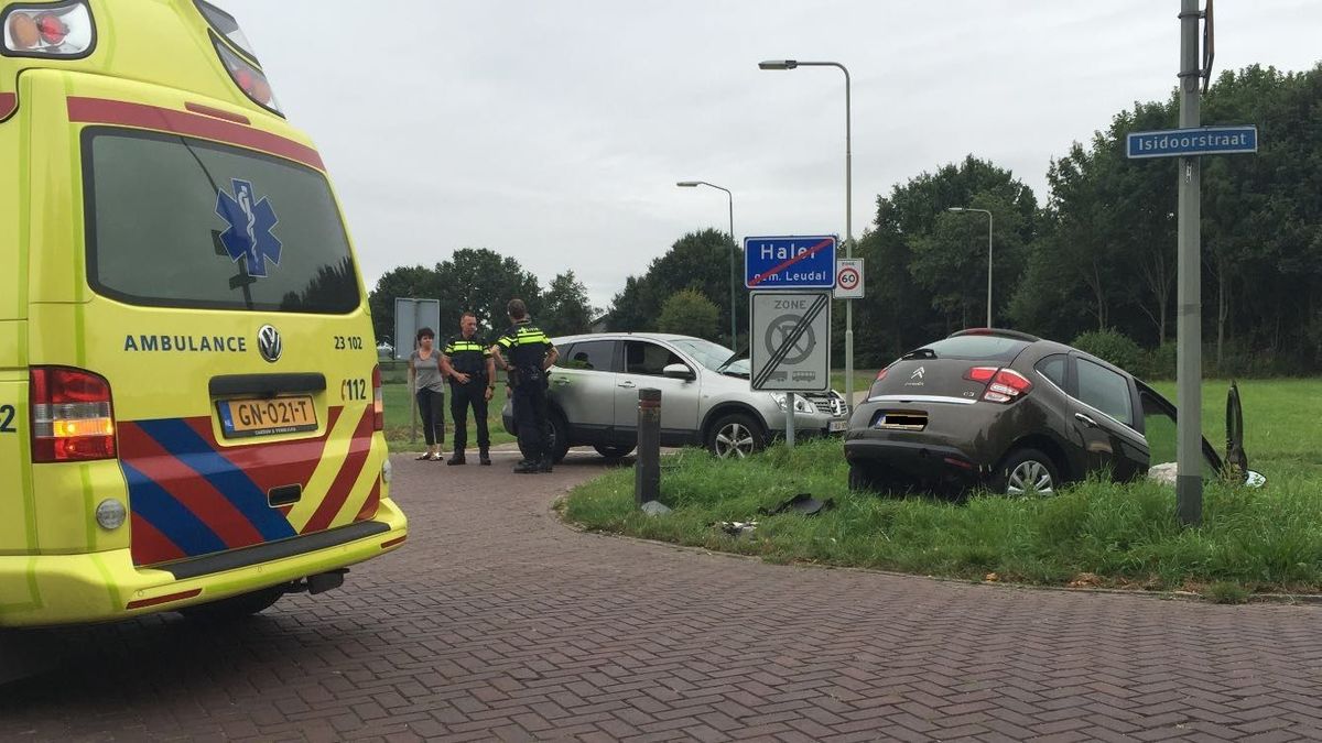 Twee gewonden bij botsing in Haler