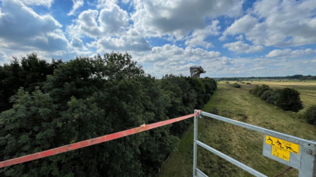 De uitkijktoren heeft geen lift en is niet voor iedereen toegankelijk