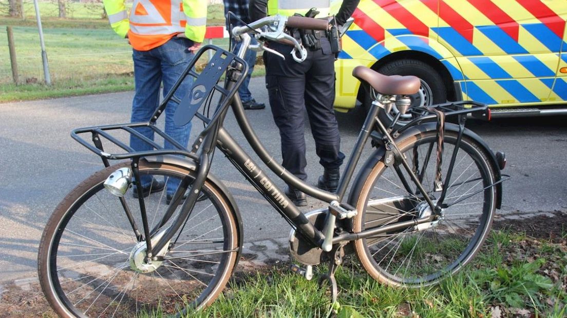 Ongeluk tussen bedrijfsbus en jonge fietsster op N348 bij Raalte