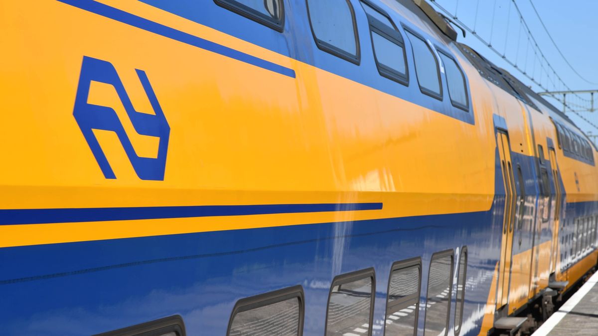 Brand in loods Sint Nicolaasga onder controle, één persoon gewond geraakt