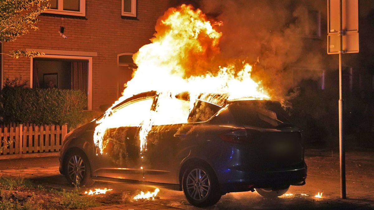 Autobrand in Nijmegen mogelijk aangestoken