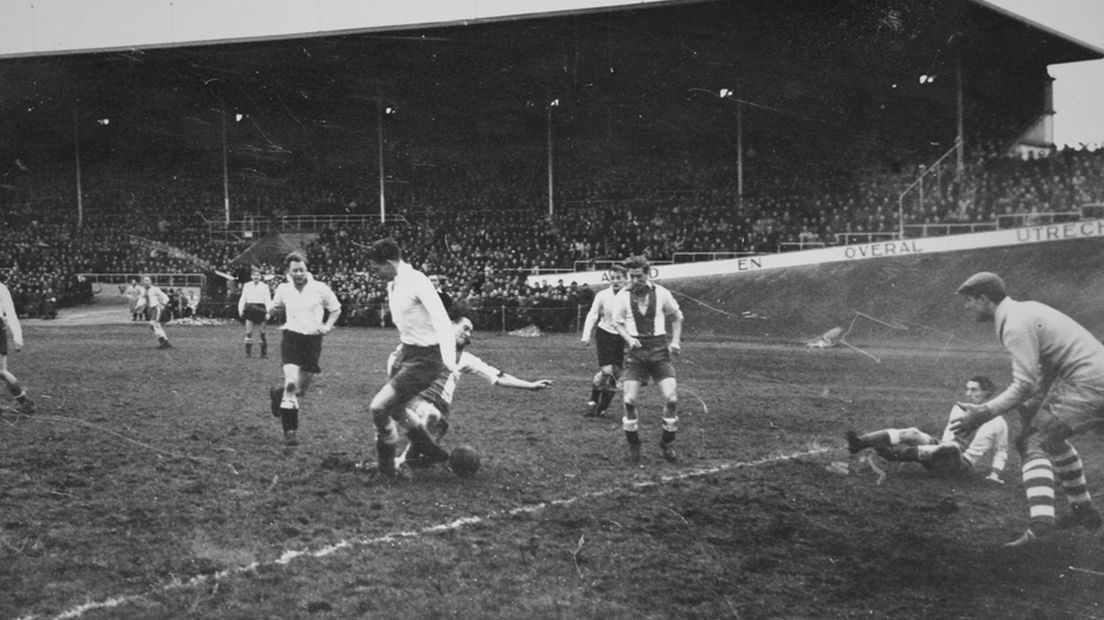 1951, een uitverkochte Galgenwaard bij de stadsderby Hercules - Elinkwijk