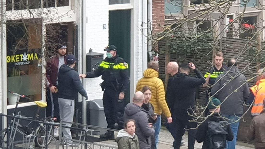 Rij bij de coffeeshop in Nijmegen.