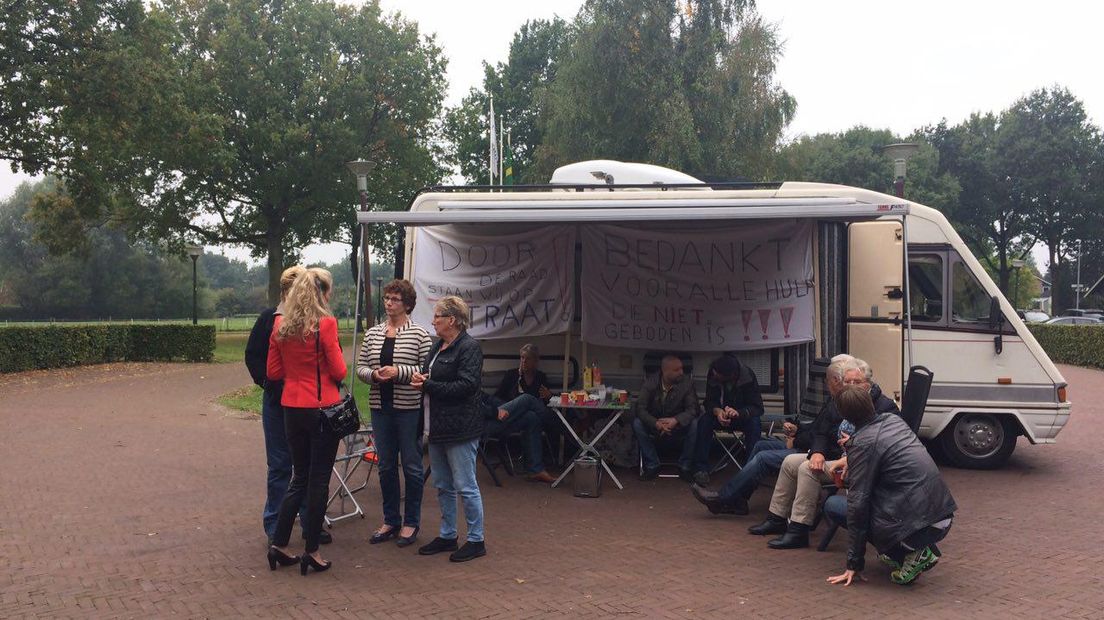 Protest bij het gemeentehuis (Rechten: Marjolein Knol / RTV Drenthe)
