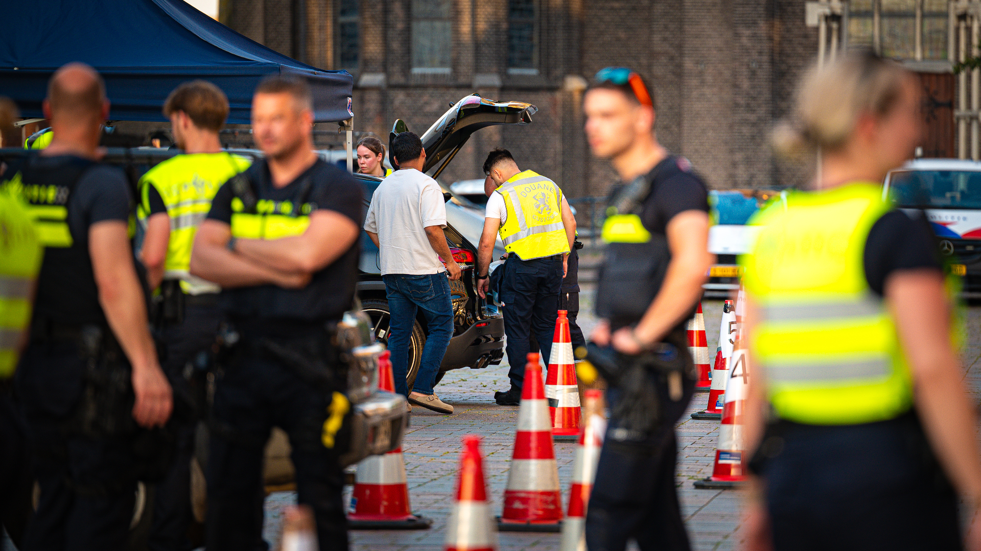 Bij de controle werden ook fietsers en fatbikers gecontroleerd.