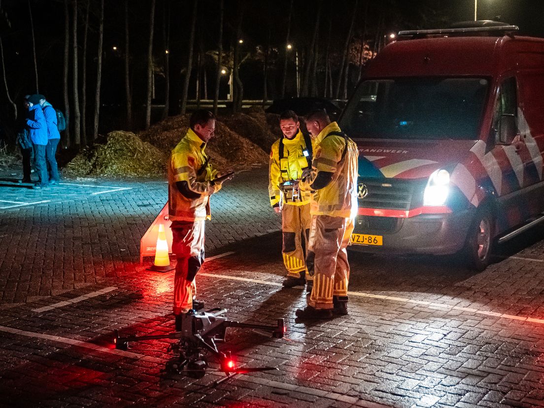 Onder andere meerdere politieagenten, het Veteranen Search Team en het droneteam van de brandweer zochten mee naar de 75-jarige vrouw.