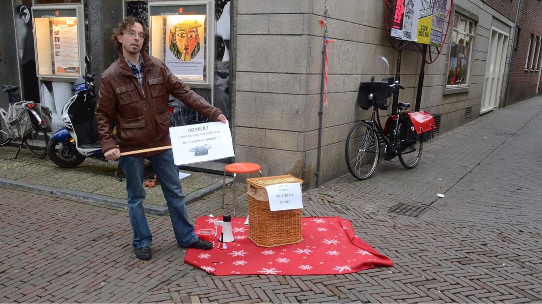 In het centrum van Deventer wordt geld ingezameld voor de gedupeerden