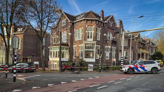 Fietser zwaargewond bij botsing, traumahelikopter rukt uit