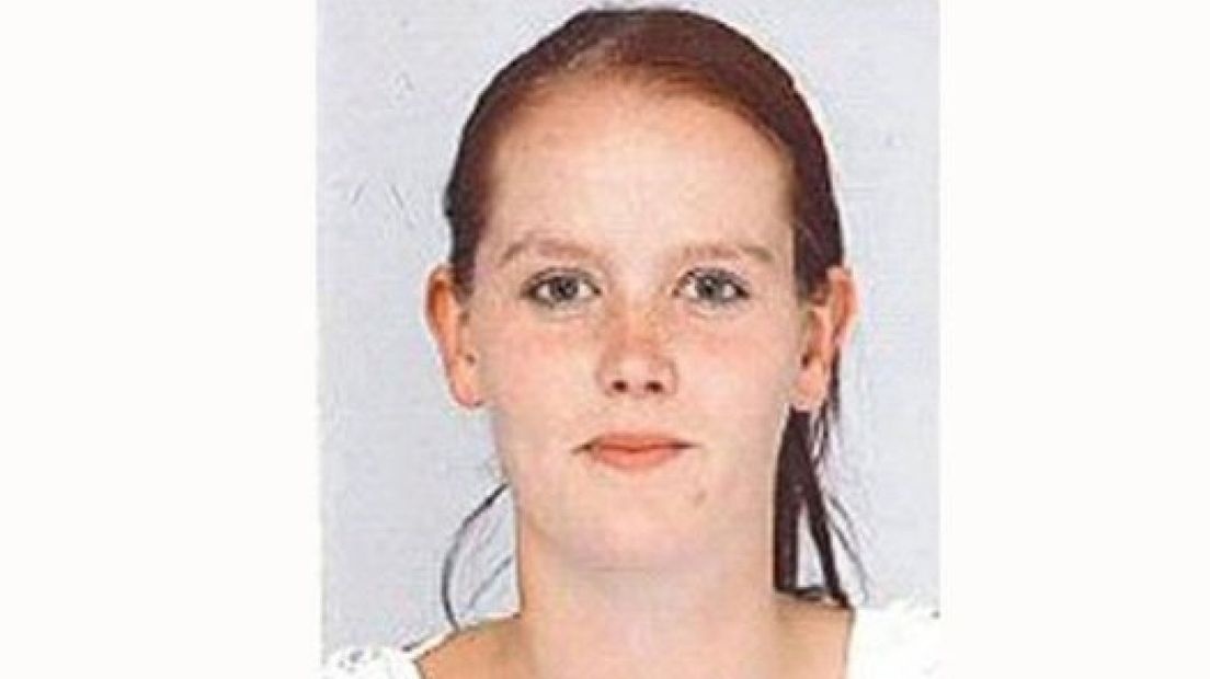 Familie en vrienden van de sinds maandag vermiste Mariska Peters uit Nijmegen zijn donderdag begonnen met het uitdelen van flyers in de buurt.