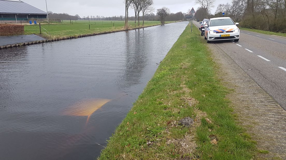 De auto belandde in het water van de Beilervaart (Rechten: Persbureau Meter)
