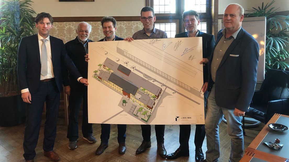 Vrijdagmiddag werd de koopovereenkomst getekend op het gemeentehuis van Veendam
