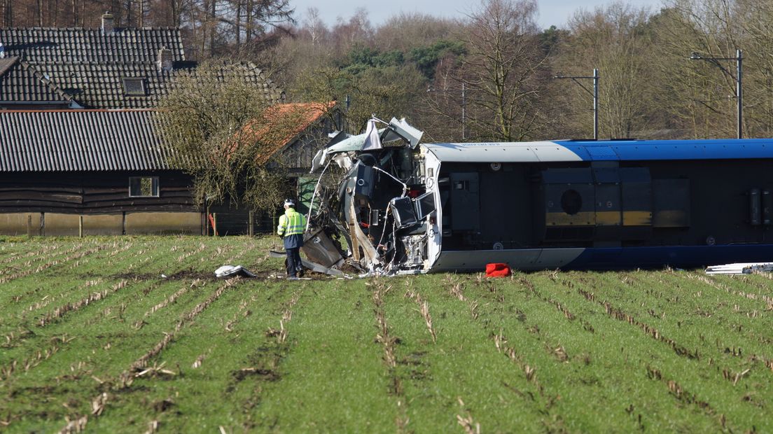 De cabine werd door de aanrijding verwoest (Rechten: RTV Drenthe / Kim Stellingwerf)