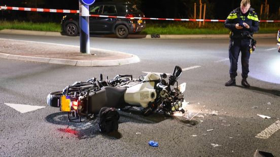 Motorrijder gewond • auto in de sloot