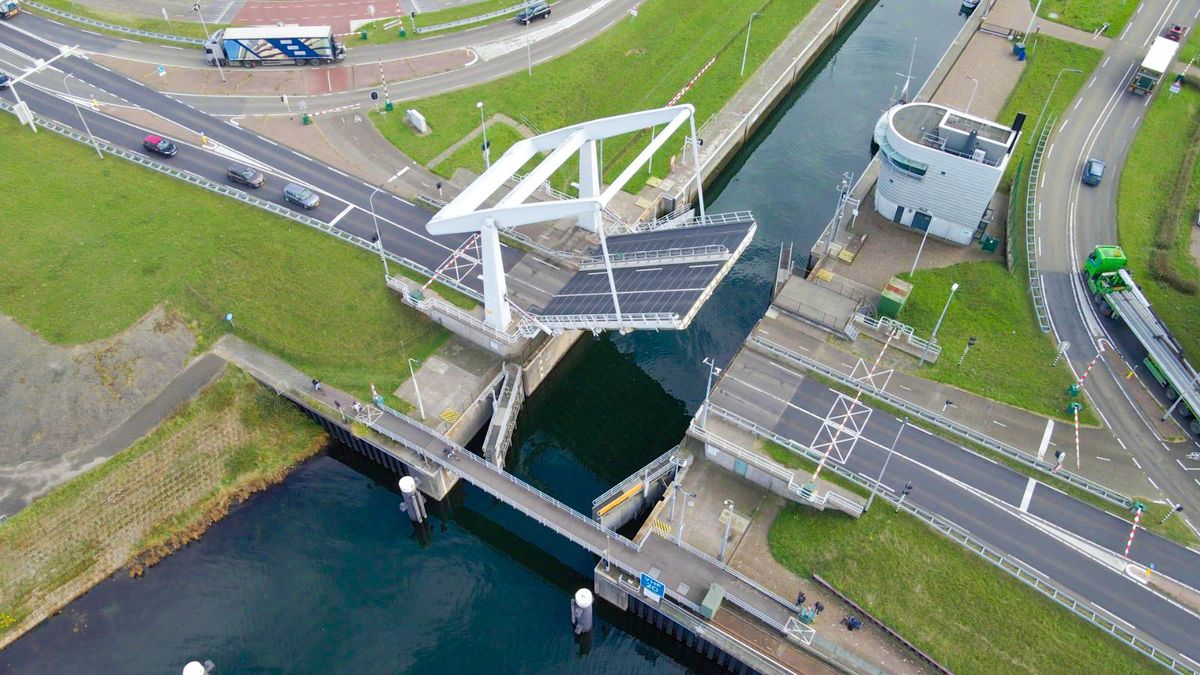 Kapot onderdeel houdt brug Grevelingensluis al dagen open