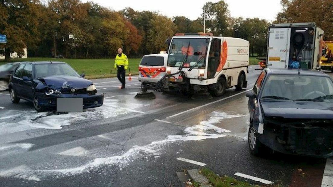 Ongeluk met veel blikschade Enschede