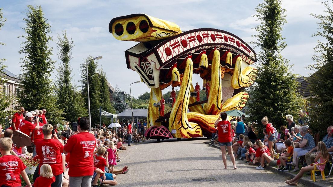 Kijk live mee naar de 50ste bloemencorso in Sint Jansklooster