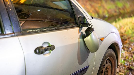 Boer aangereden door auto bij binnenhalen van koeien in Oudleusen. Boer aangereden door auto bij binnenhalen van koeien in Oudleusen.