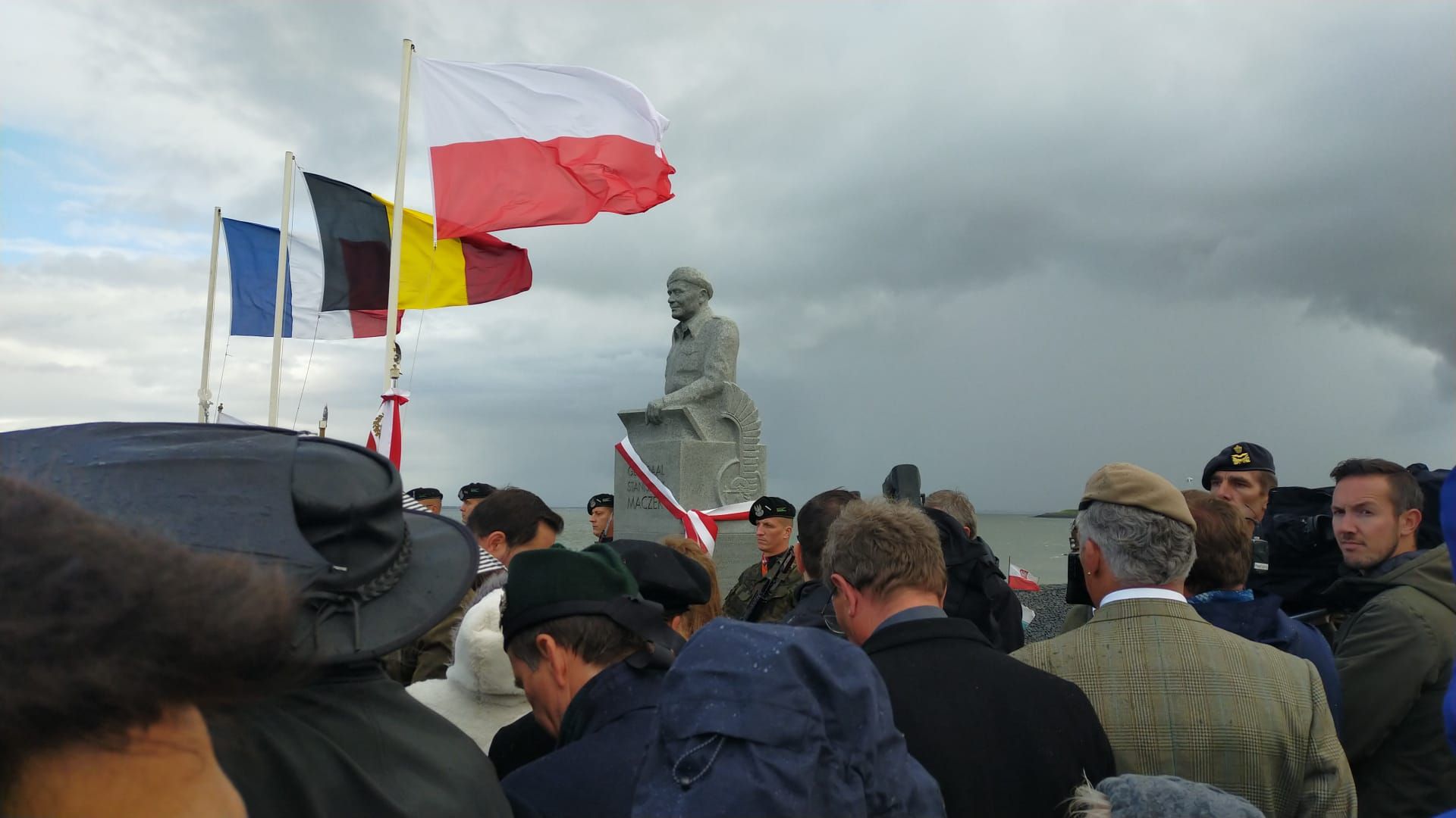 Standbeeld Poolse Generaal Maczek Onthuld Bij Terneuzen - Omroep Zeeland