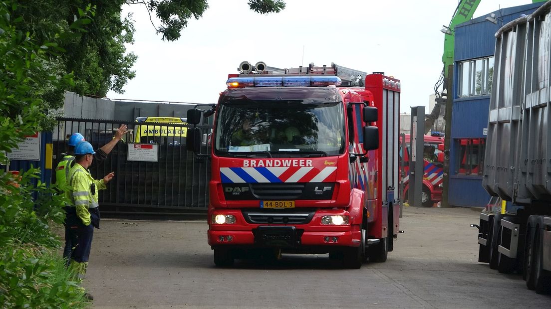 Hulpdiensten opgeroepen voor bedrijfsongeluk Zwartsluis