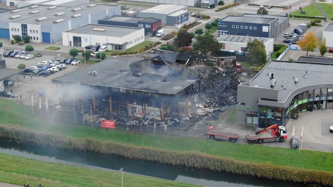 De brand bij het bedrijventerrein in Zutphen is onder controle.