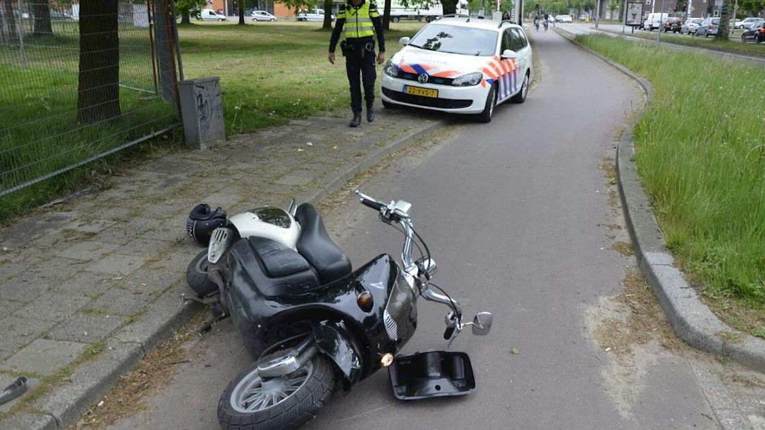 Politie achtervolgt scooterrijders in Enschede