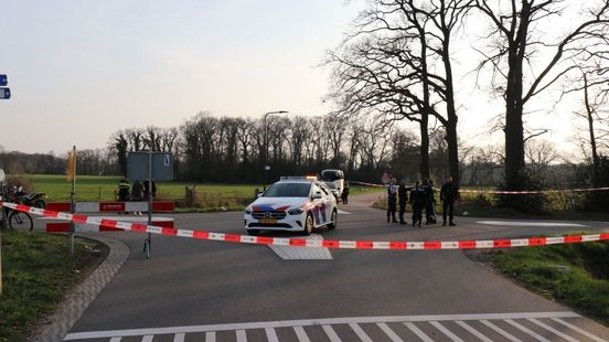 Fietsster gewond bij aanrijding in Enschede. Fietsster gewond bij aanrijding in Enschede.
