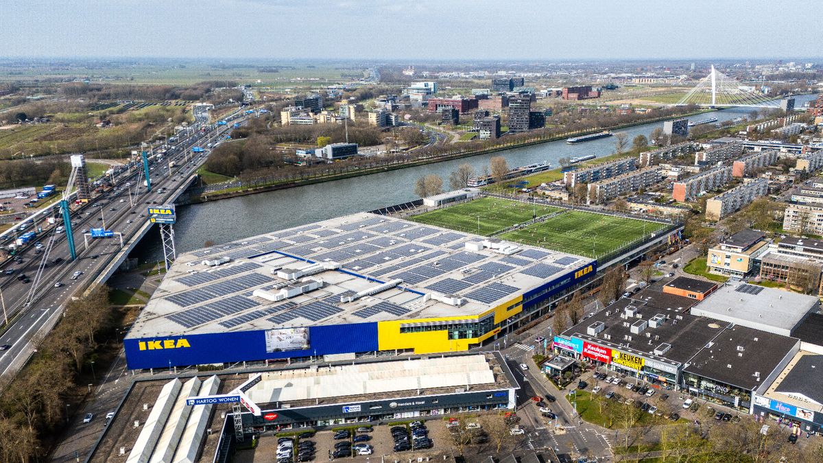 Ikea dicht vanwege te veel sneeuw op het dak