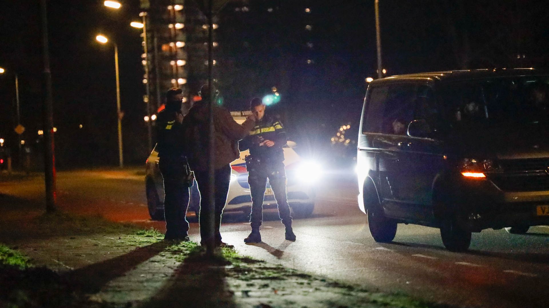 File op A2 door ongeluk | Politie vindt 34 kilo illegaal vuurwerk.