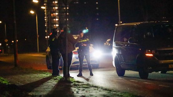 File op A2 door ongeluk | Politie vindt 34 kilo illegaal vuurwerk. File op A2 door ongeluk | Politie vindt 34 kilo illegaal vuurwerk.
