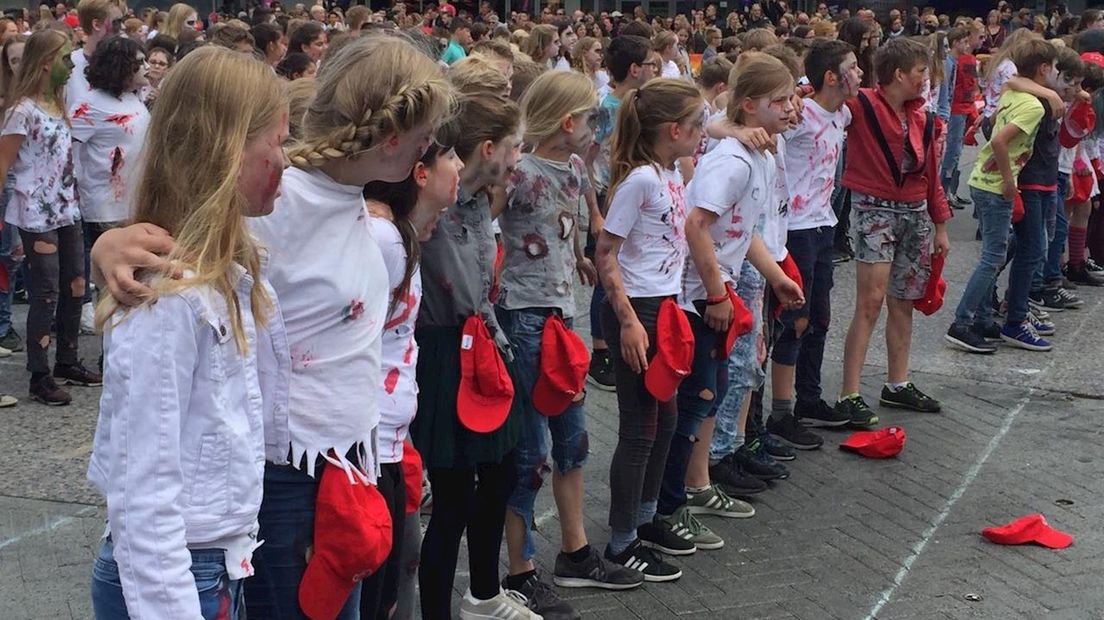 Ruim 1100 basisschoolleerlingen dansen op Thriller