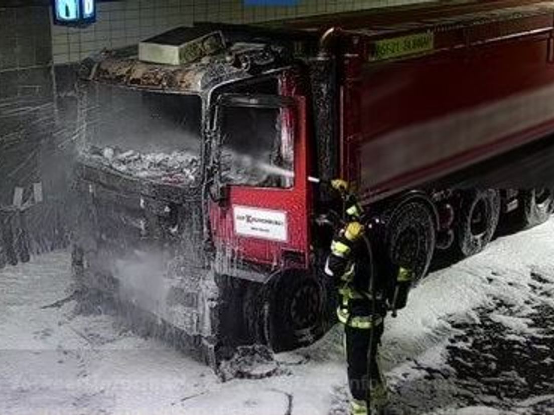 Er brak brand uit in de tunnel.