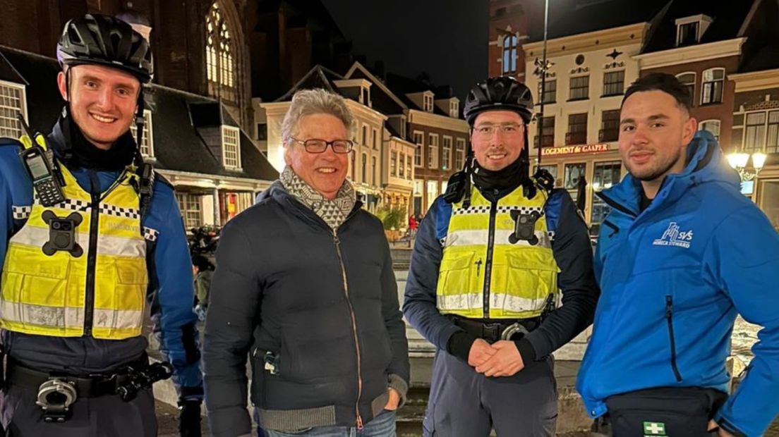 Het susteam en burgemeester Lucas Bolsius (tweede links)