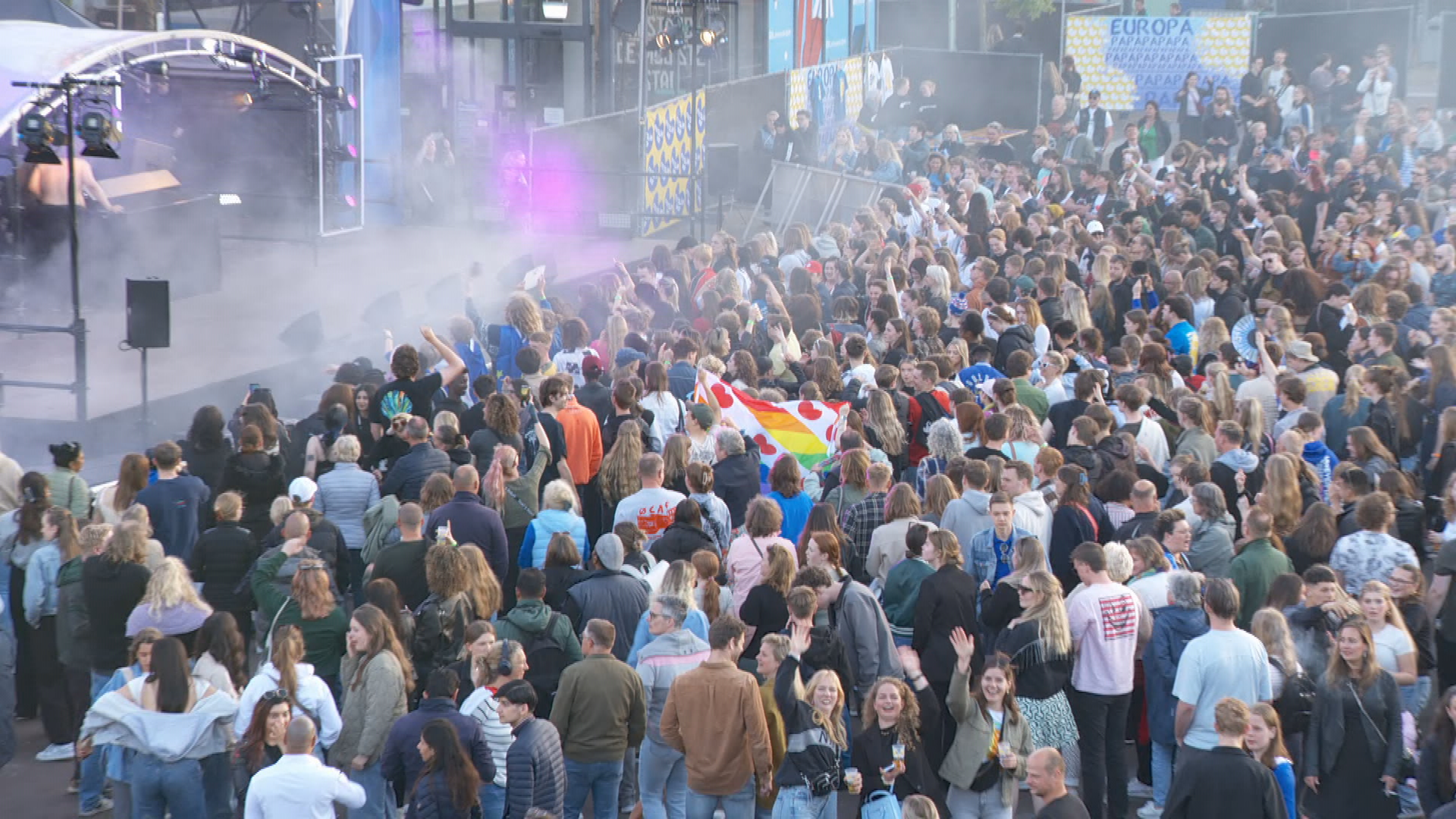 Langzaam maar zeker meer bezoekers bij Europaparty in Leeuwarden