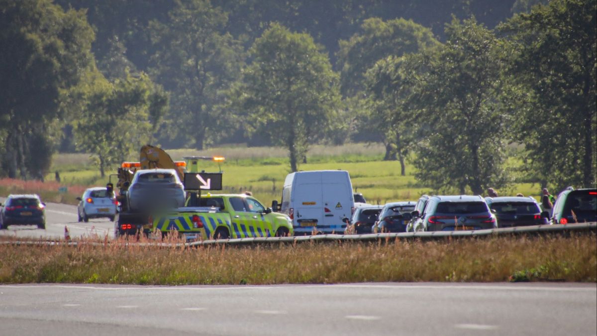 112-nieuws: Ongeluk op A7 bij Niebert richting Groningen • Aanrijding op treintraject Groningen-Leeu