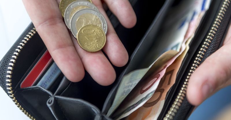 Contant geld weigeren, mag dat? - RTV Noord