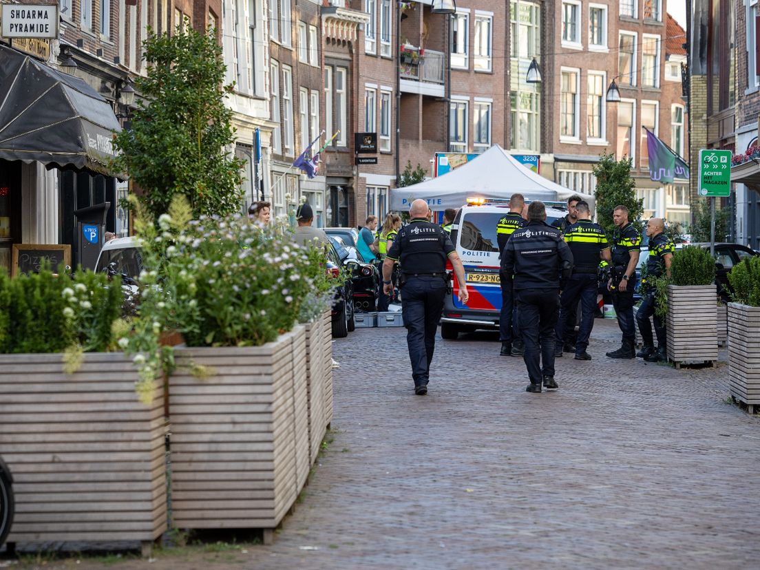 Op de Voorstraat is een kind overleden na een aanrijding met een bestelwagen
