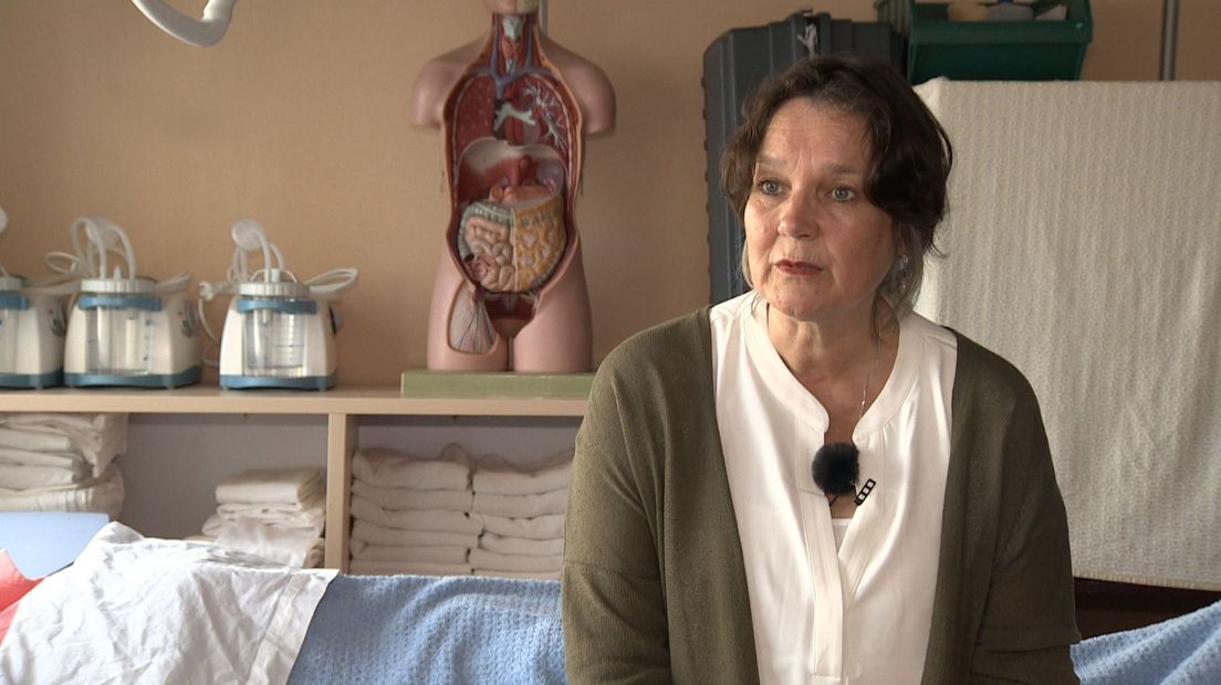 Docente Petra Beneken Kolmer kon als oud-verpleegkundige tijdens coronacrisis niet blijven stilzitten