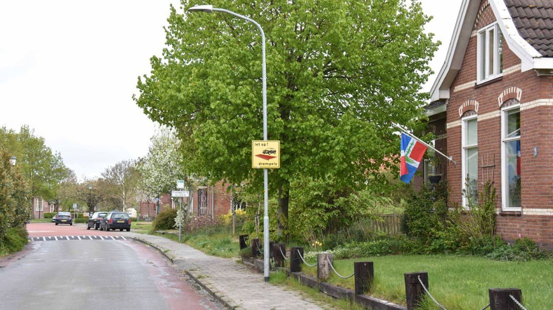 De Groningse vlag hangt halfstok in Zijldijk