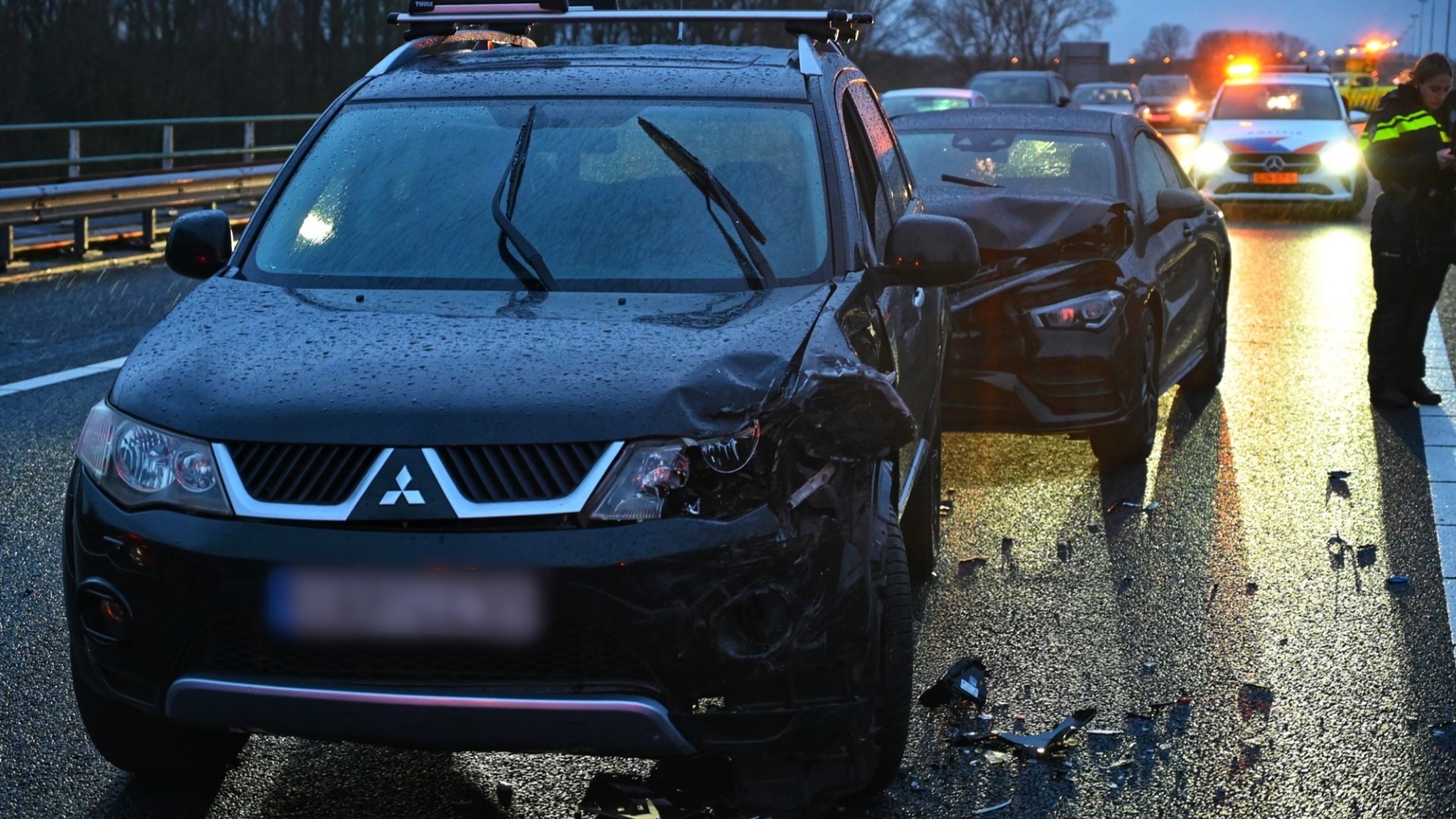 Vertraging op A27 bij Lexmond na ongeval met drie auto's